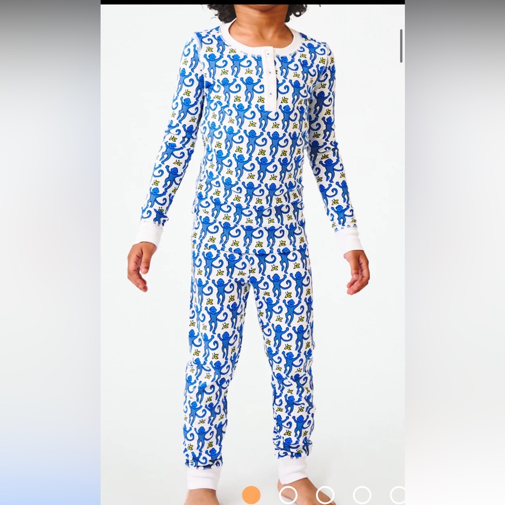 Roller rabbit Blue and White Monkey Print Pajama Set
Size 4 yr
New without tags